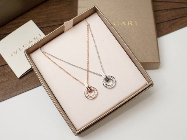 Bvlgari Top-Tier Edition Bulgari Rome Series Classic Round Disk Diamond Letter N