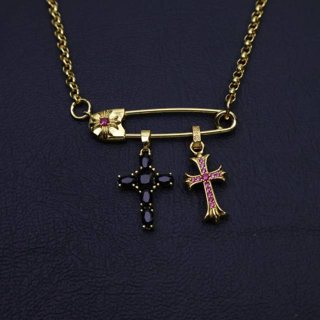 P [New Arrival] Croce Heart Necklace Brooch Chain, Featuring Unique Floral Patte