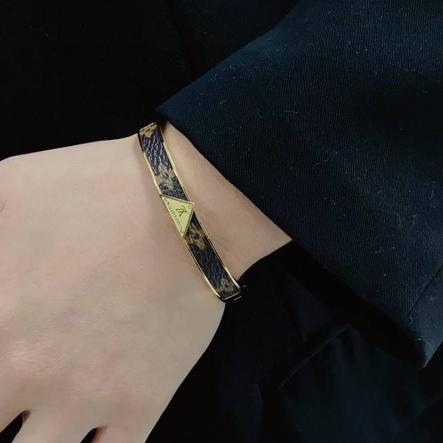 New Arrival Authentic Louis Vuitton Leather Bracelet With Lv Print, Made From Th