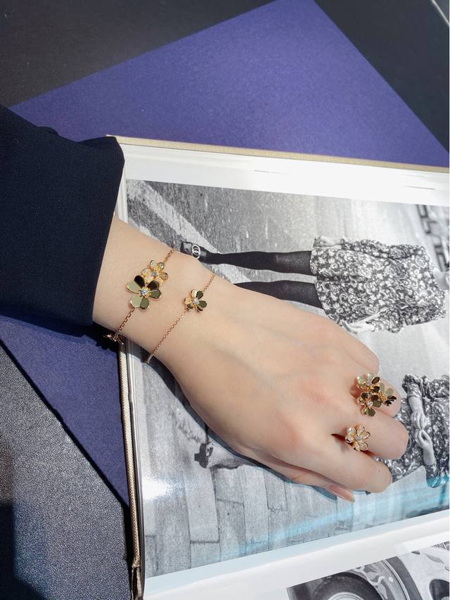 Our Product: Three-Leaf Clover Five-Flower Bracelet Zp100 000+ Authentic Jewelry