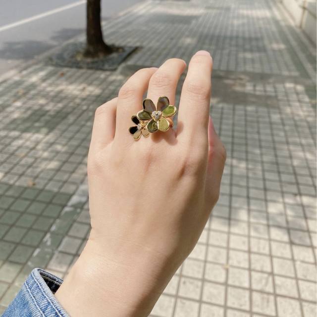 Our Product: Three-Leaf Clover Open Ring Zp P60 000+, Customizable In 18K Real G