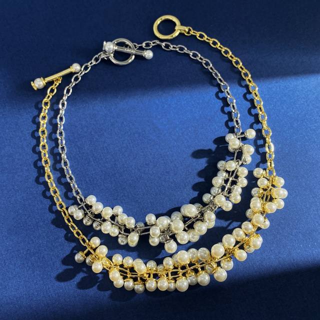Da92 Dior European-Style Fashion Ot-Shaped Clasp With Cd Logo, White Pearl-Wrapp