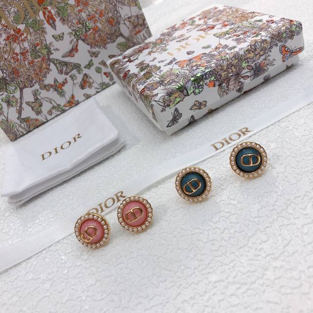 Dior Dior New Ear Studs, Simple Yet Elegant, Fashionable Yet Luxurious, Perfect
