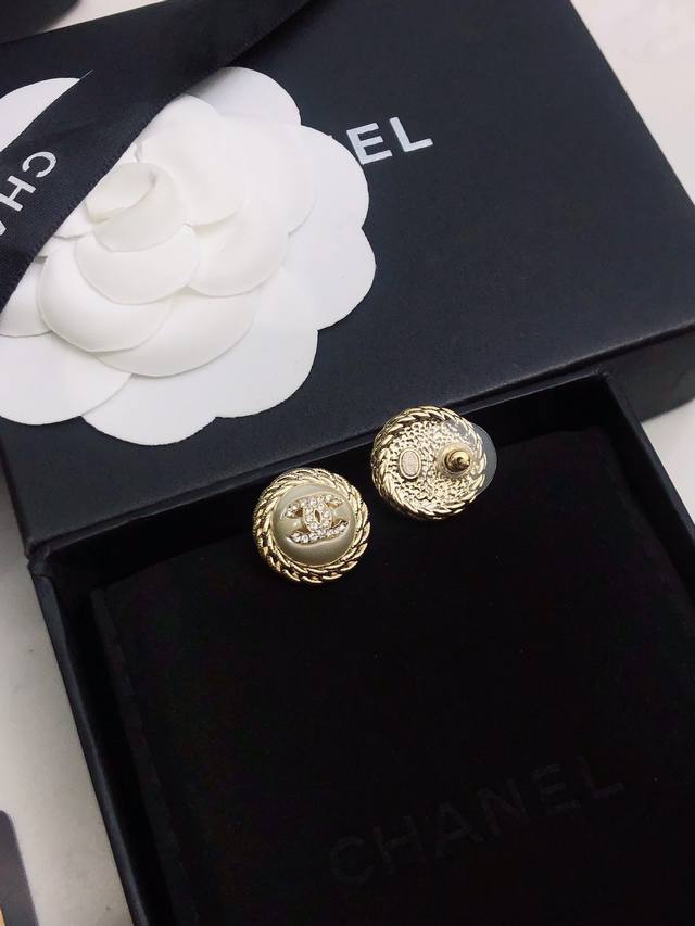 Premium Edition Chanel New Earrings Simple And Versatile! Silver Pins Hypoallerg