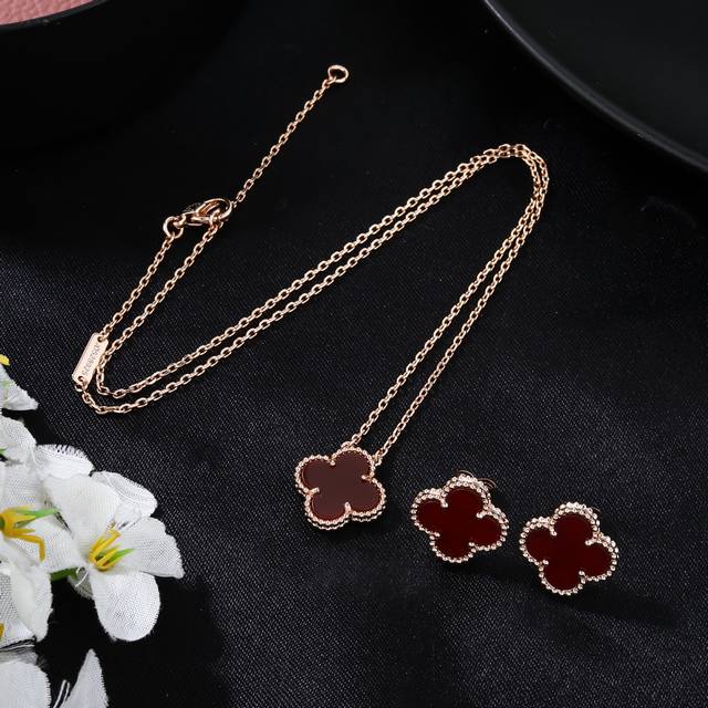 Actual Price Necklace Earrings New Van Cleef & Arpels Sweeping The Fashion World