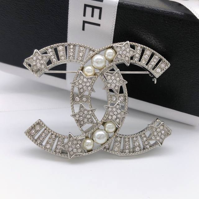 Id Xxz0120 Chanel-Style Star Brooch! This Simple Design Is A Must-Have