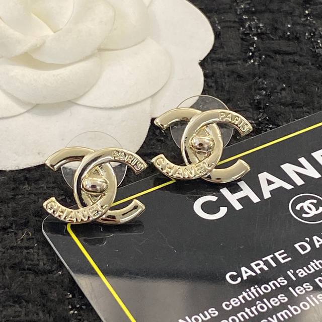 Code E1928 Chanel Earring Best-Seller Now Available Chan 22A Metal Double C Embo