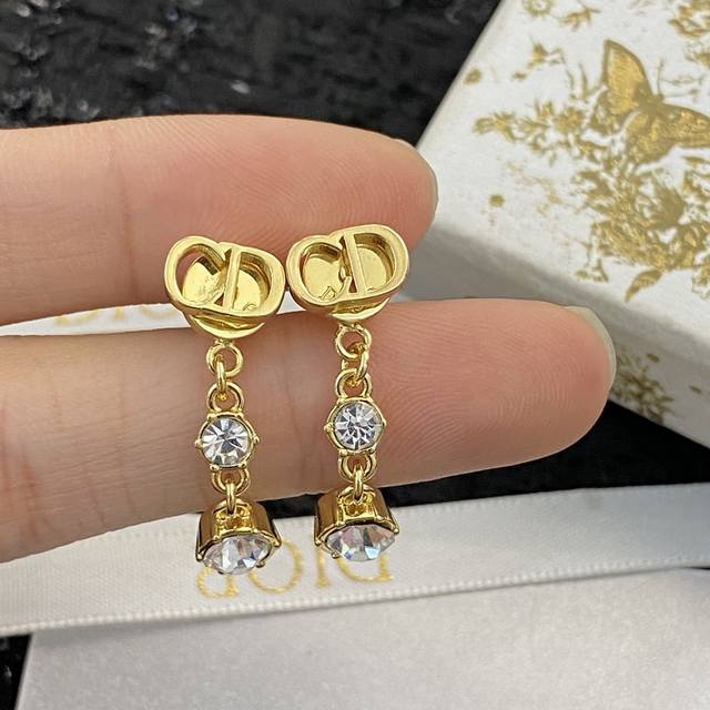 Code E1919 Dior Ear Studs, Hot-Selling New Arrivals. Absolutely Stunning Dior Fr