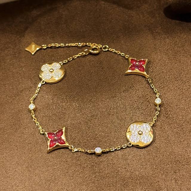 New Arrival Vintage Red Agate Four-Flower Bracelet Early Autumn New Arrival Ultr