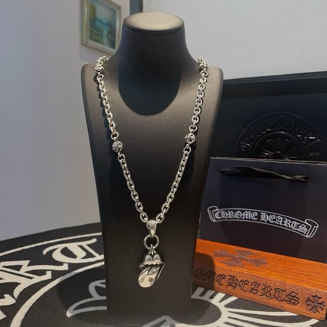 New Arrival, Boutique Quality Chrome Hearts Classic Retro Cross Flower Ball Neck