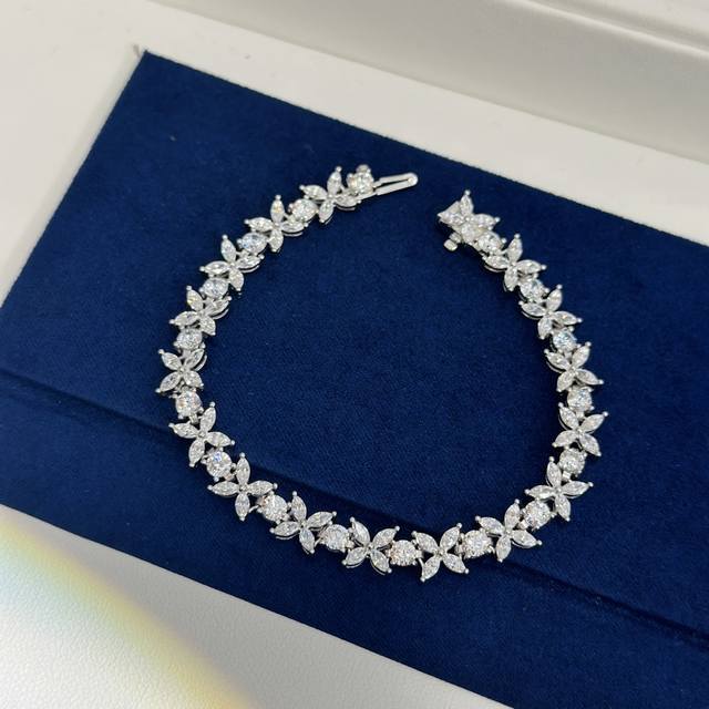 A3274 T-House Commemorative Edition Flower Details Marquee Bracelet Featuring 5A