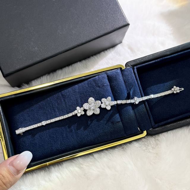 A3706 High-End Graff Flagship Store Latest Model Flower Three-Flower Bracelet, W