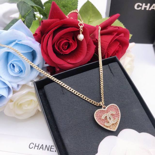 Id Xxl0207 Ch*Nel's Latest Heart Gradient Necklace, Consistent Zp Brass Material
