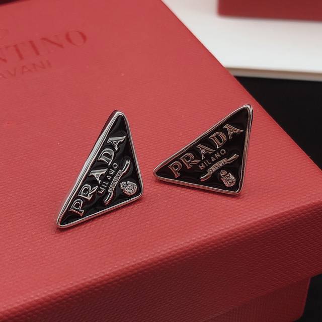 Model No. Ped0004 Prad*Latest Triangle Black Drip Earrings, Consistent Zp Brass