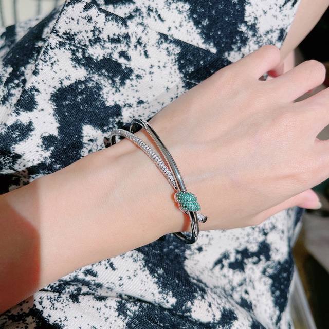 New Tiffany Knot Bracelet, Gold-Plated Material With Original Logo, Breathtaking