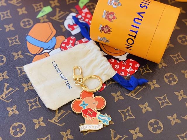 Lv Zodiac Keychain - Aquarius Detailed Photos