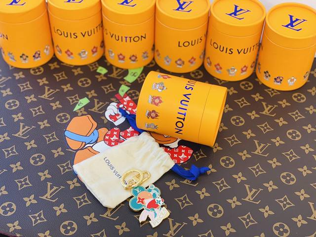Lv Zodiac Keychain - Pisces Detailed Photos