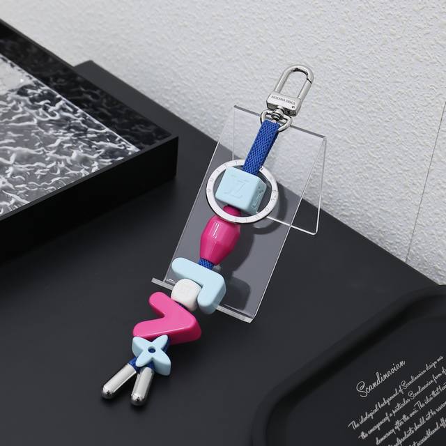 M P4510Lv Play Bag Accessory And Keychain Exclusive Free Delivery Via Sf Express