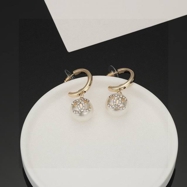 Chanel Pearl Earrings Fashion Icon Chanel Spring New Arrival Medieval Retro Styl