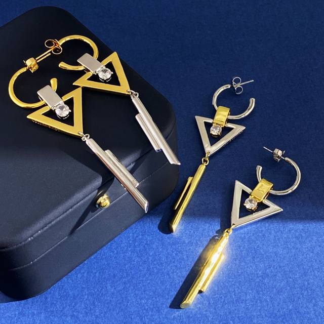 Lu92 Louis Vuitton High-End Gold And Silver Bicolor Polished Hollow Triangle Sin