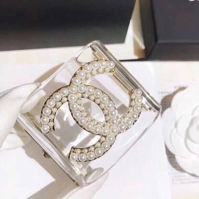 New Transparent Resin Bracelet Now Available! Chanel's Hot-Selling Transparent R