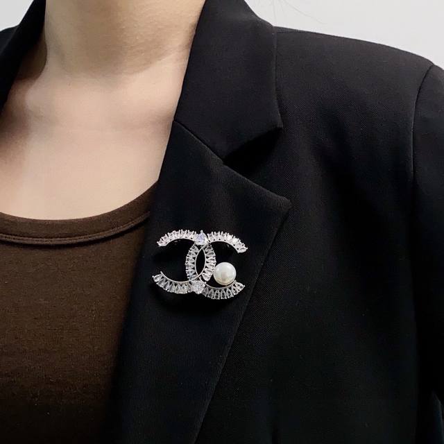Chanel's Latest High-End Version Features White Diamonds And Freshwater Pearls P