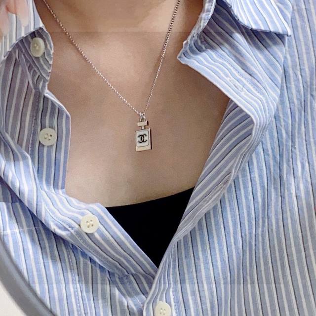 Xiaohongshu's Hottest New Chanel Chanel Latest Double C Perfume Bottle Necklace,