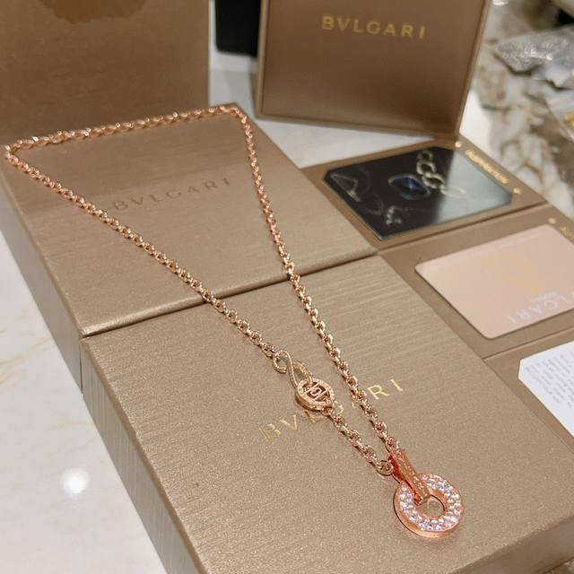 Bvlgari Necklace In V Gold. Bvlgari Divas' Dream Series, Flawless Condition, Imp