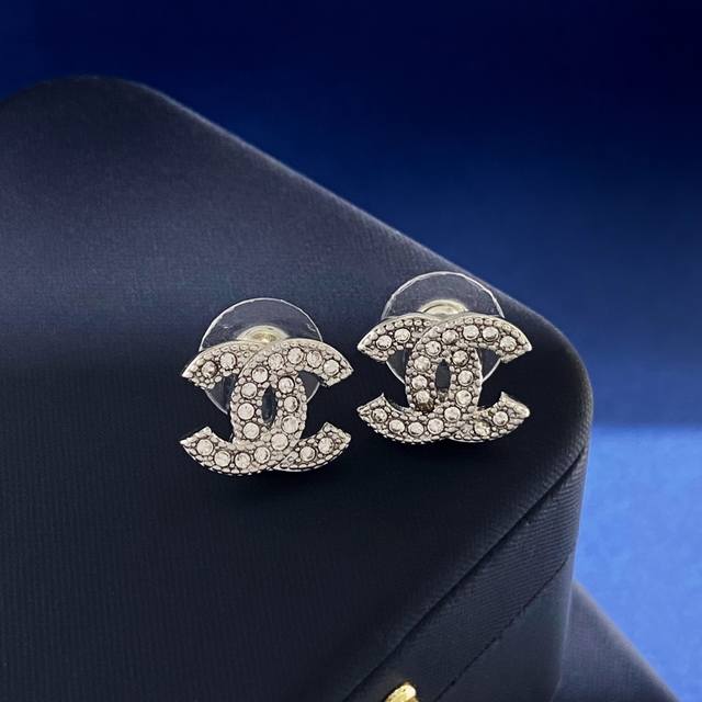 Xn92 Chanel-Style Small And Delicate Fashionable Full-Diamond Double C-Letter St