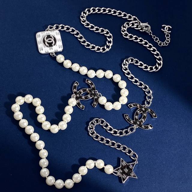 Xn92 Chanel Chanel Small Square Black And White Color-Blocked Double C Letter Fi