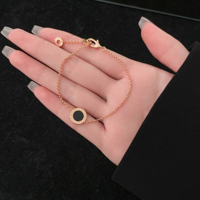 Black And White Double-Sided Single-Flower Bracelet, Simple And Versatile. Chain