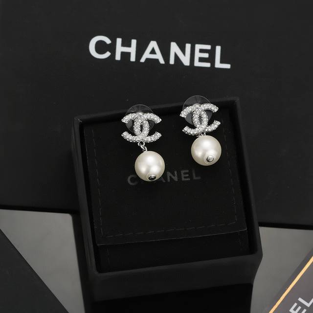 Chanel Little Chanel Double C Classic Earring With Diverse And Unique Designs, E