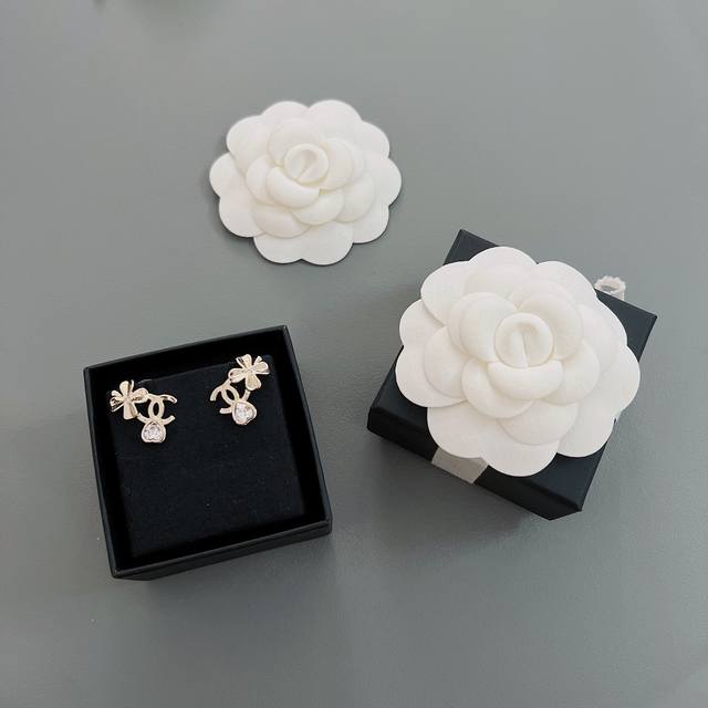 Our Product: Four-Leaf Clover C-Shaped Diamond Earrings Z 3500, So Beautiful, A