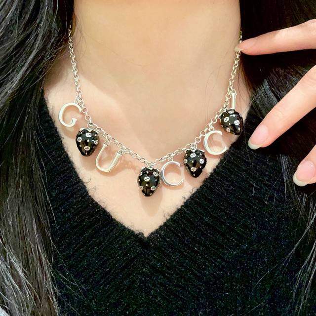 2025 New Gucci Strawberry Necklace!In Stock And Ready To Ship. Best-Selling Item