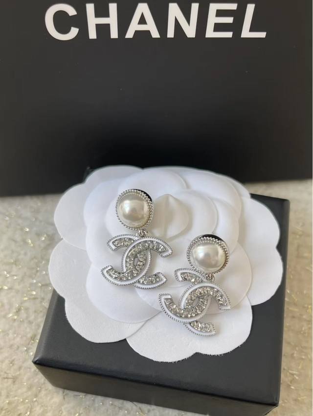 Wholesale Chanel Earrings Are Hot Selling And Newly Released. The 25Mm White-Edg