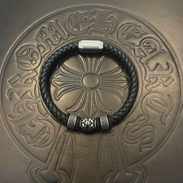 New Arrival, Counter Quality Chrome Hearts Cross Heart Classic Retro Leather Cor