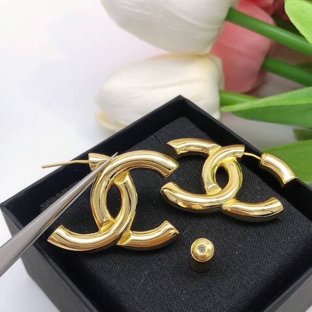 Id Xed0289 Jennie's Same Style Best-Selling Smooth Double C Earrings