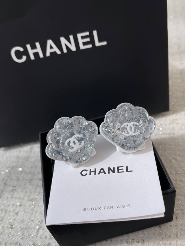 Batch Chanel New Arrival 25C Camouflage Sequined Shell Earrings Feature A White