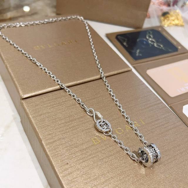 Bvlgari Necklace In V Gold, Divas' Dream Collection, Flawless Condition With Imp