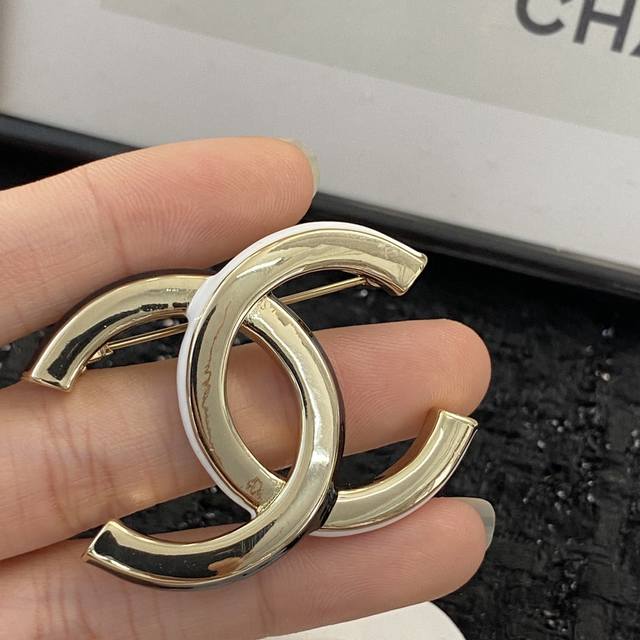 Code A489 Chanel Brooch Bestseller Newly Released Chan 22 Smooth Brooch Consiste