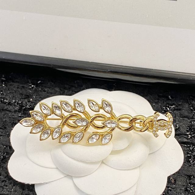 Code A485 Chanel Brooch Bestseller Now Available In New Styles Chan 22 Golden Wh