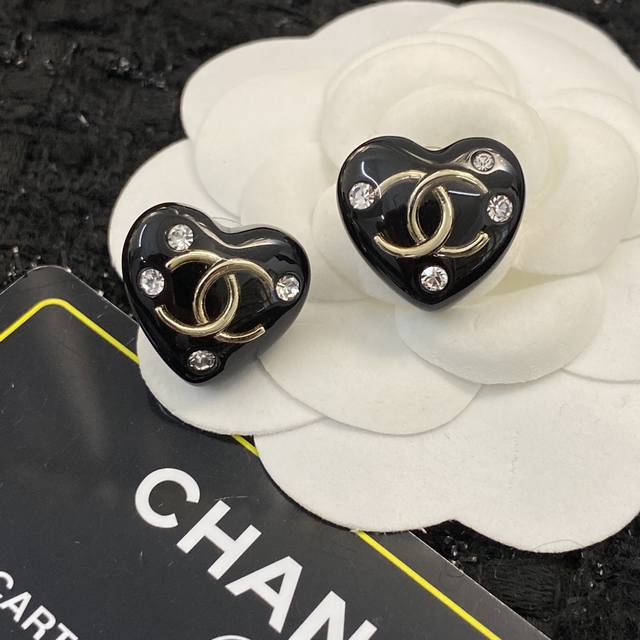 Code E19 Chanel Earring Best-Selling New Arrival Chanel22A Black Acrylic Heart E