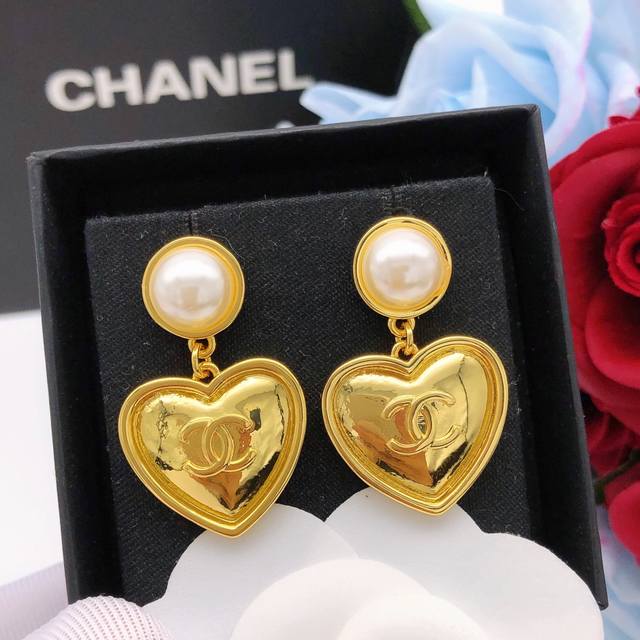 Code Xed0675 Chanel Goose Pendant Heart Stud Earrings, Smooth Finish