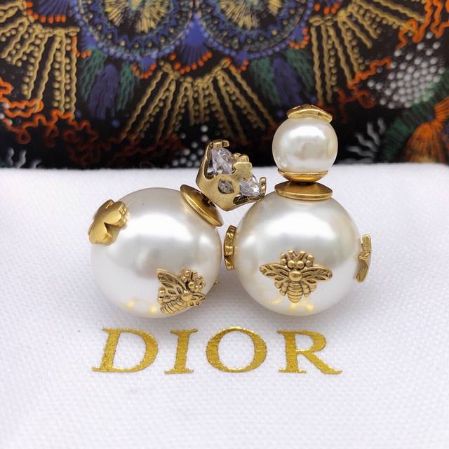 Code Ded0379 Dior Cd Star-Shaped Pearl Mfq Ear Studs. Single Diamond Earring Eff