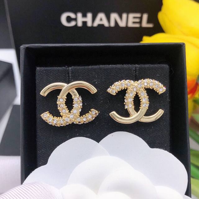 Code Xed0292 22K New Arrival Half-Diamond Double C Gold Ear Studs. This Style Is