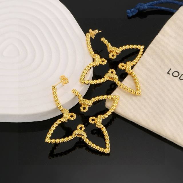 Donkey House New Arrival Lv Iconic Lv Four-Leaf Clover Lace-Up Earrings, Infused