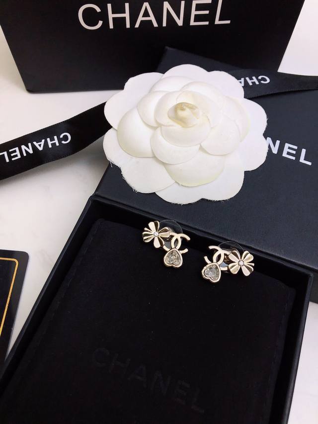 Small Chanel Ear Studs, A Hot-Selling New Arrival, Synchronized With The Authent