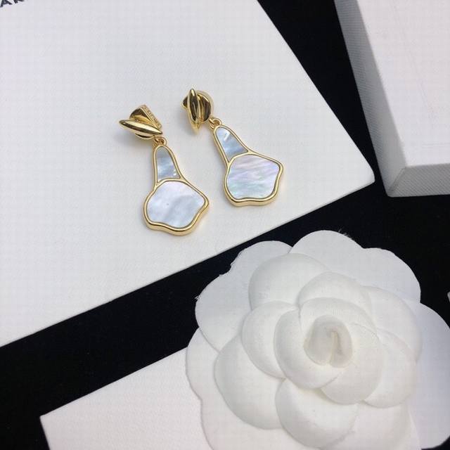 Loewe Loewe Earrings Classic Loewe Anagram Logo Design, Simple And Elegant, Made