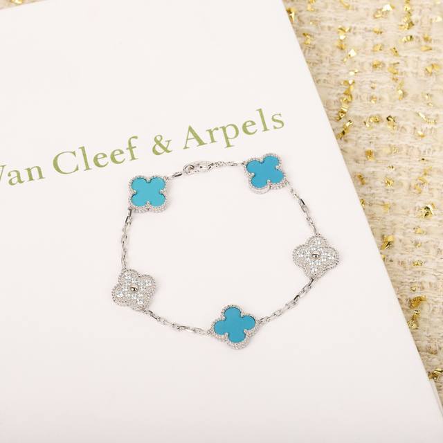 Our Products Include Five-Flower Diamond Bracelets, Which Can Be Customized With