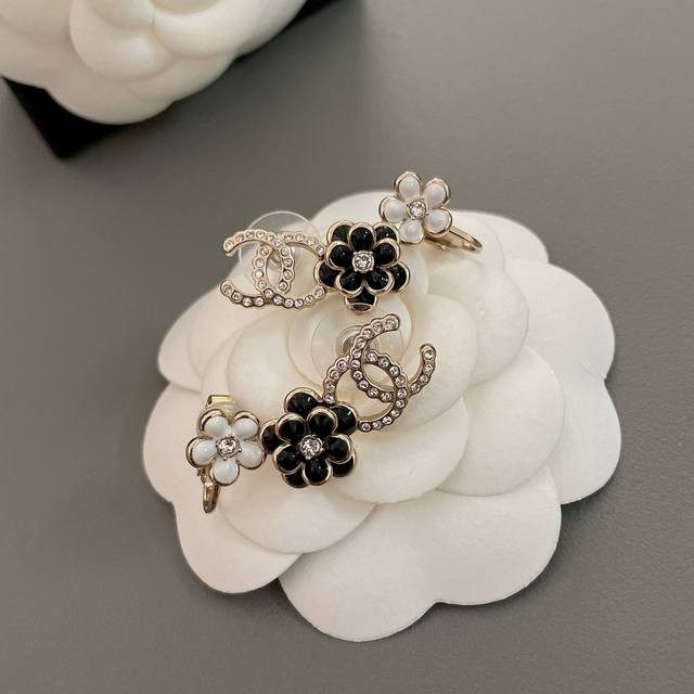 High-Quality, Details As Shown. Ear Clips. Camellia Earrings Z 5500. The Black A